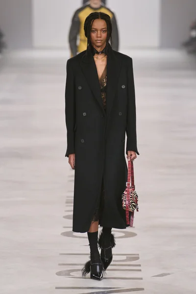 Look 27